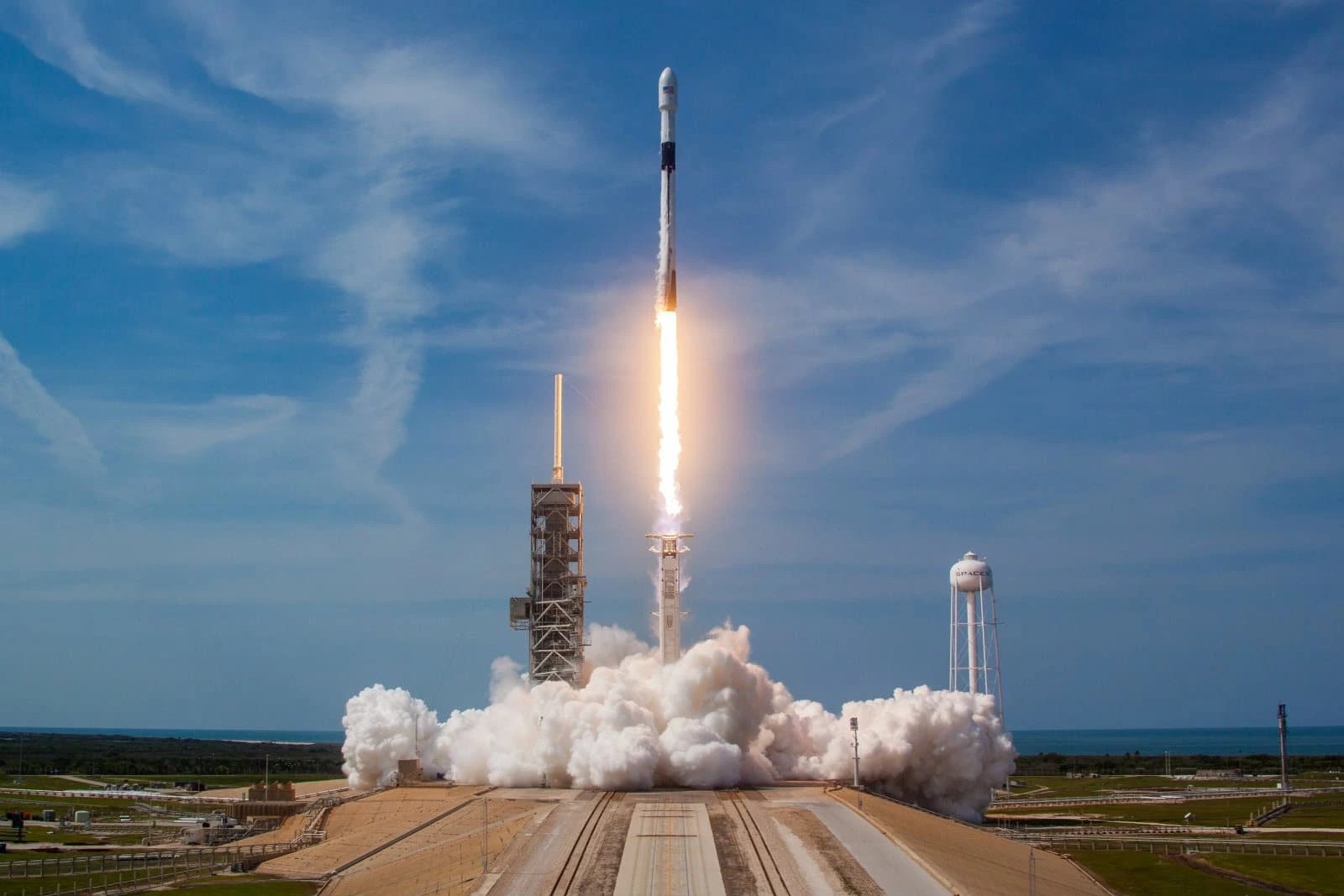 SpaceX franchit le cap des 500 lancements Falcon et redéfinit l’accès mondial à l’espace