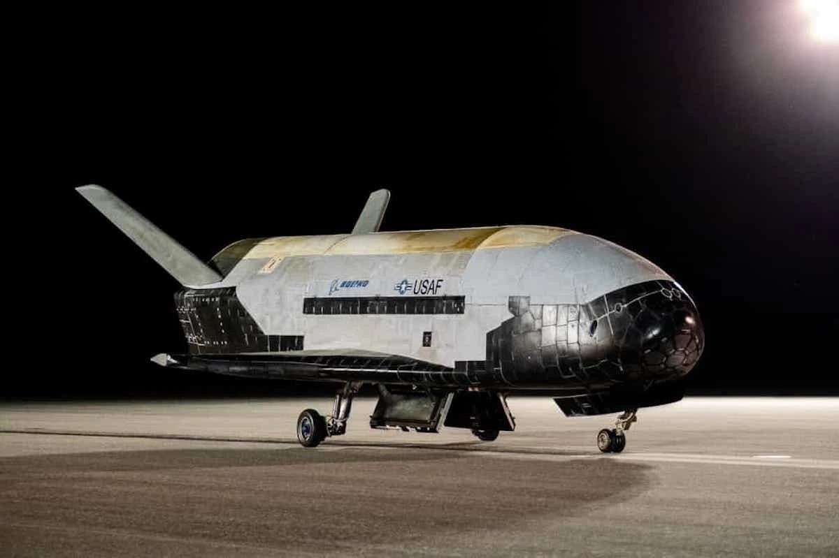 Le vaisseau spatial X-37B top secret va tester une navigation spatiale “sans GPS” grâce à un capteur quantique