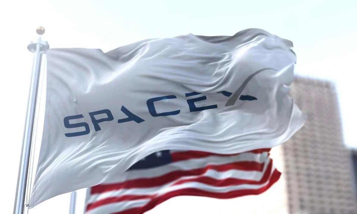 SpaceX visé par une plainte explosive - « on m’a dit d’éviter ce cadre seule dans les couloirs »