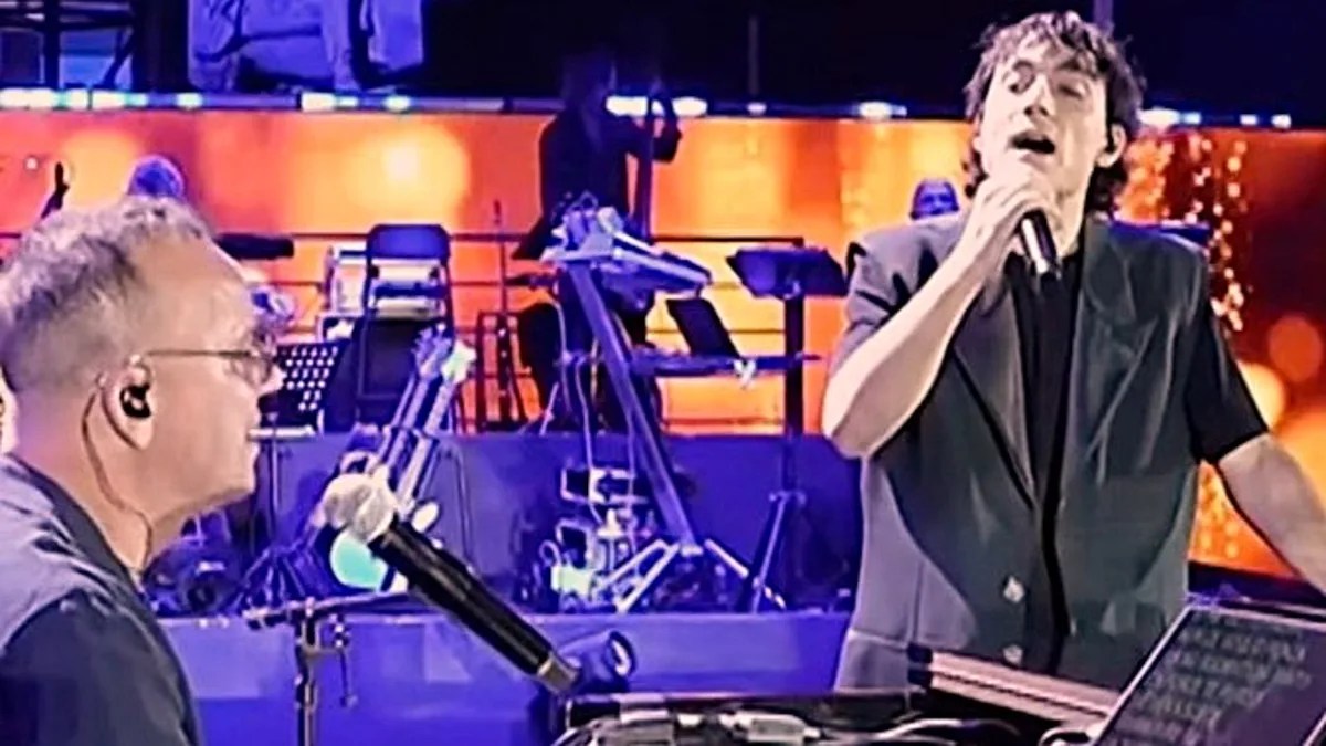 Gigi D’Alessio annuncia che Matteo Paolillo lo interpreterà nel film Solo se canti tu, guarda il video