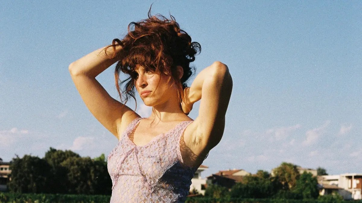Marianne Mirage pubblica il nuovo singolo Il campo Marianne Mirage pubblica il nuovo singolo Il campo