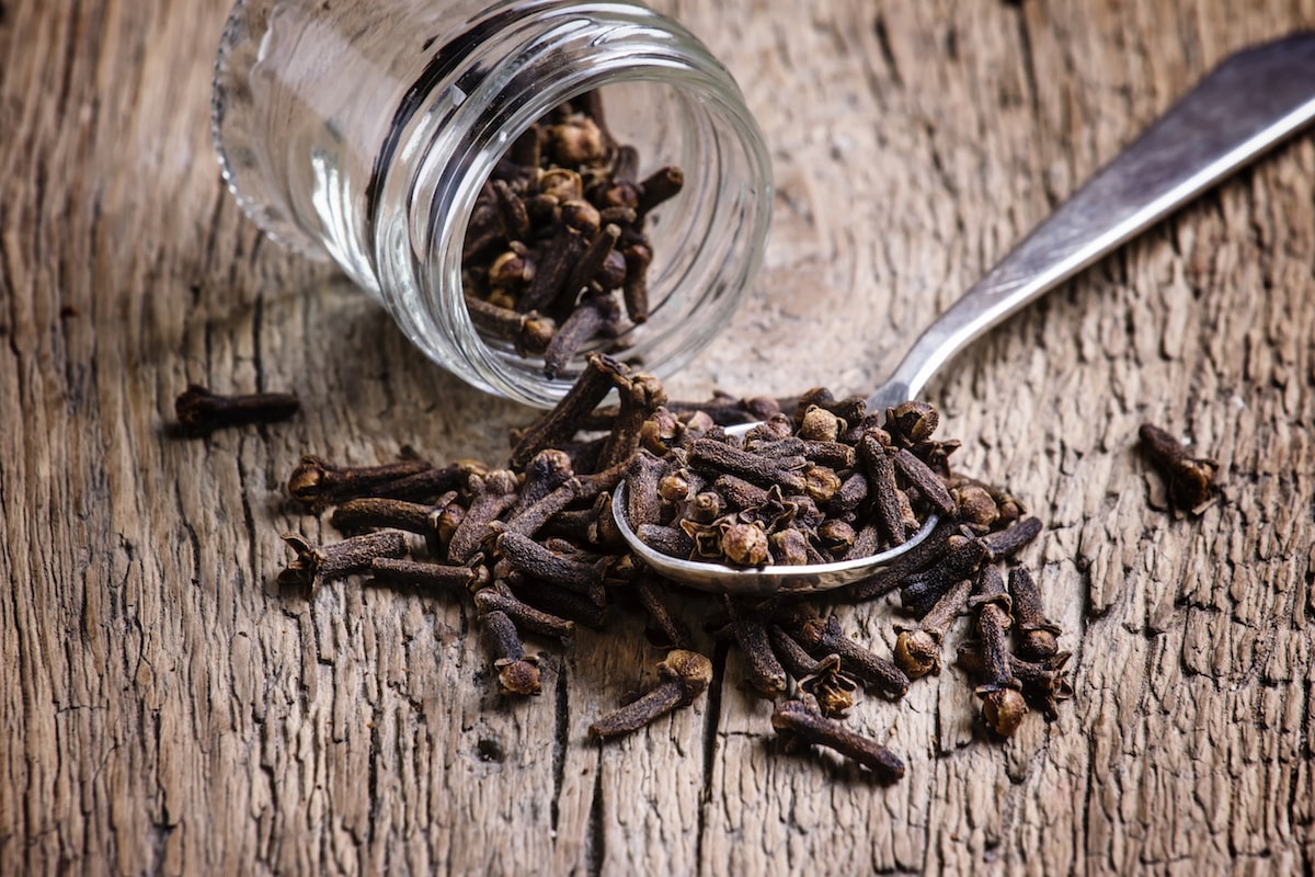 You're preparing dinner, and the recipe you're following calls for 1 teaspoon of minced garlic. Cooking With Cloves The Do S And Don Ts Spiceography
