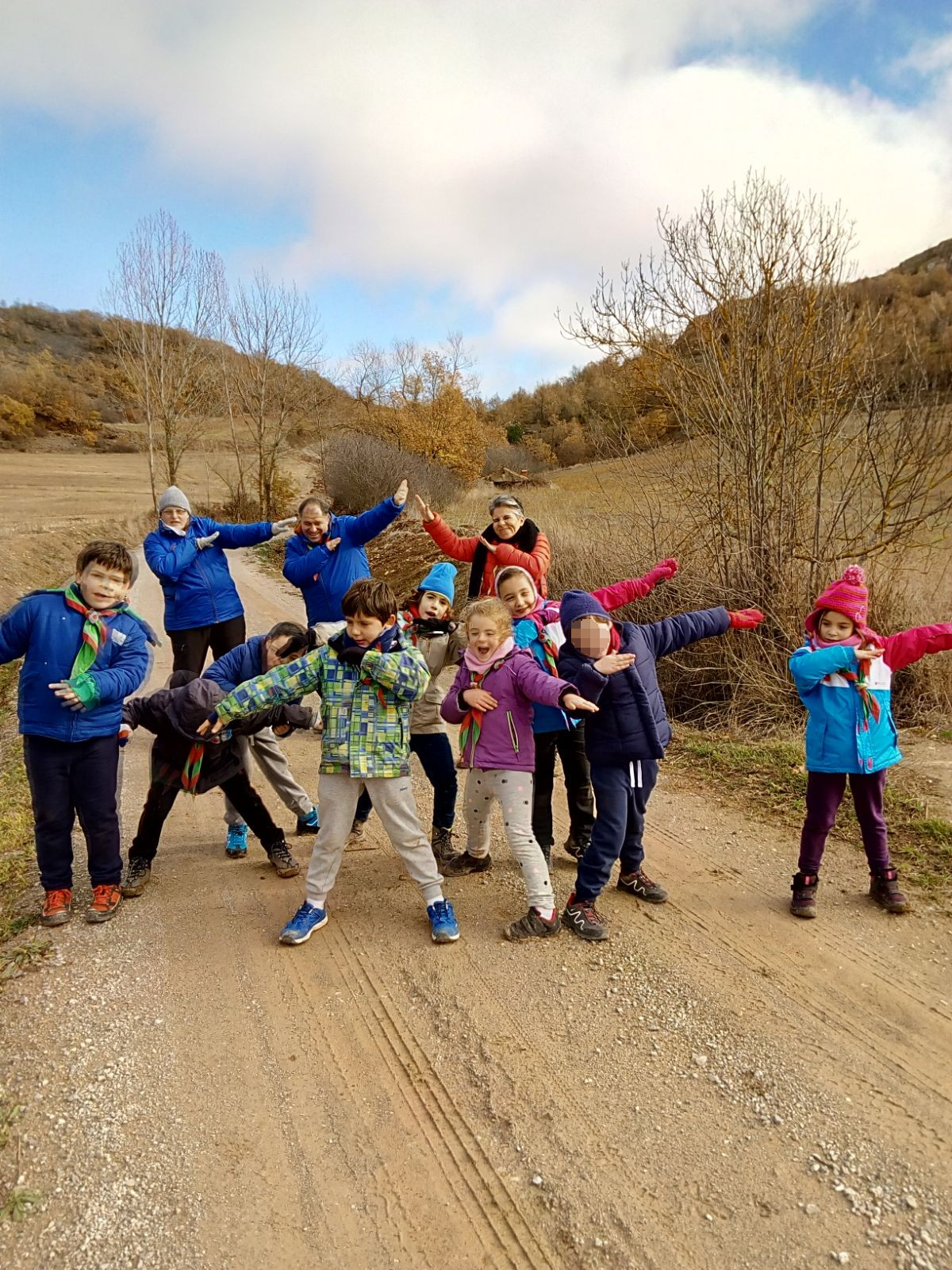 La unidad de Castores del Grupo Scout San Miguel de acampada en Gama (Palencia) el último fin de semana de noviembre del 2017.