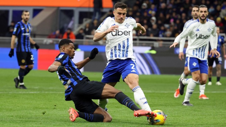 Inter-Como, moviola: arbitro in confusione, quanti errori. La maledizione di Lautaro