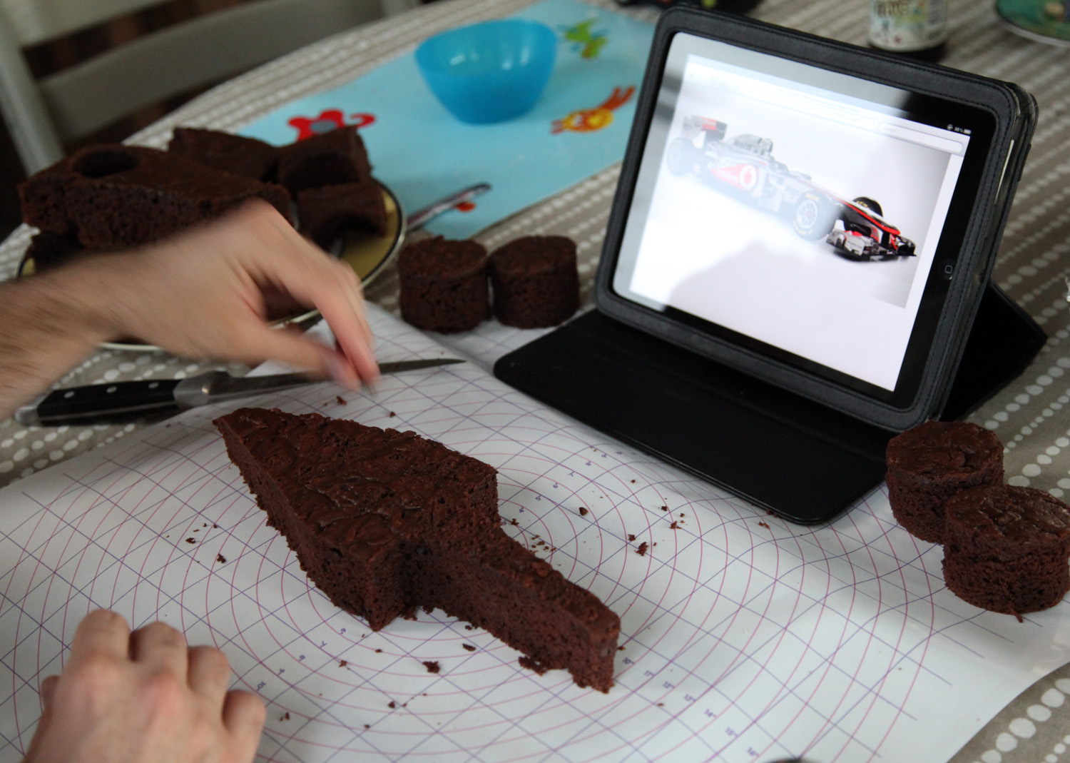The Making Of A F1 Birthday Cake Stately Kitsch