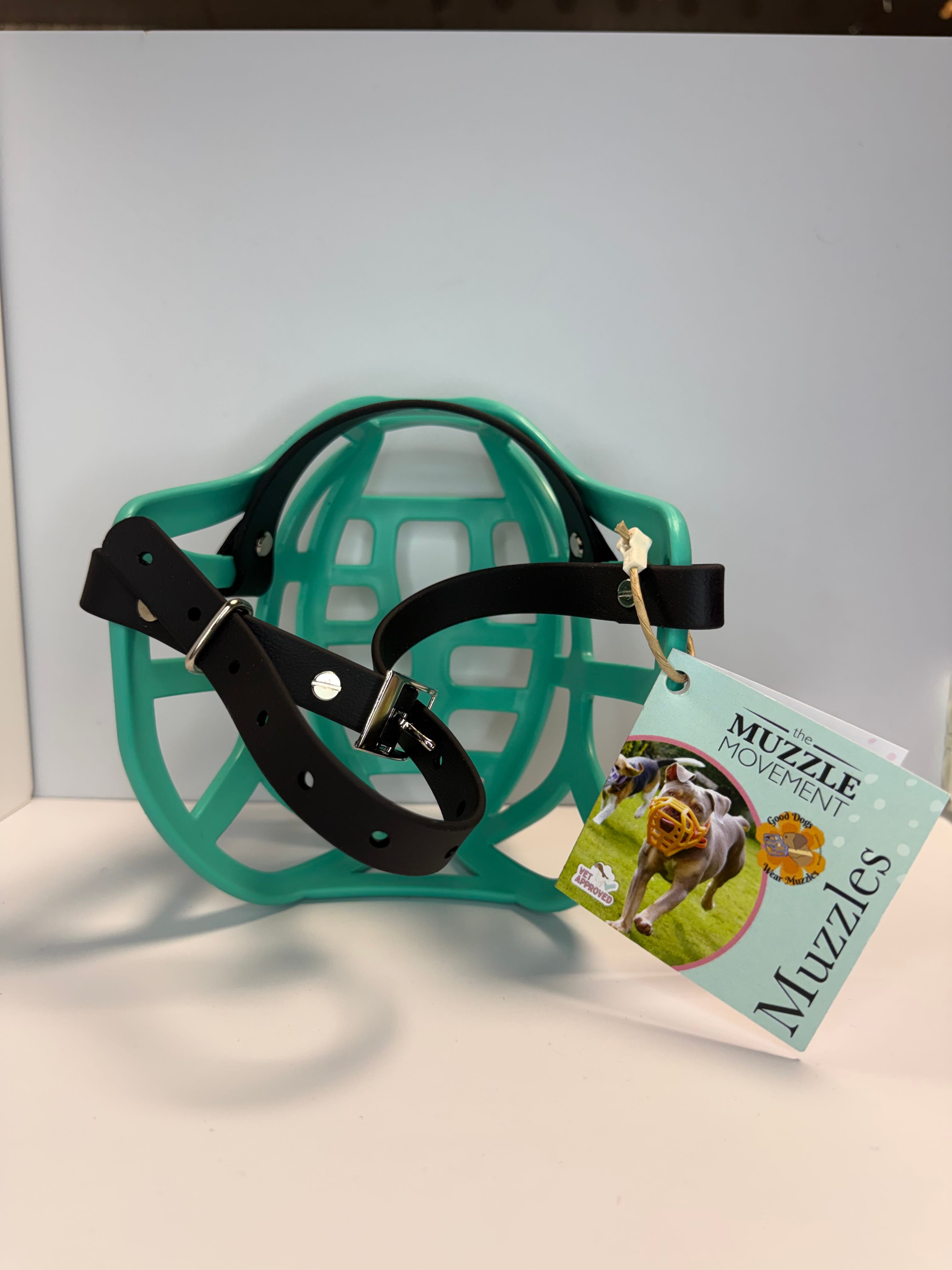 Muzzle Movement Kaganiec Pippa Teal z Czarnymi Paskami – Lekki Kaganiec Fizjologiczny dla Psa.