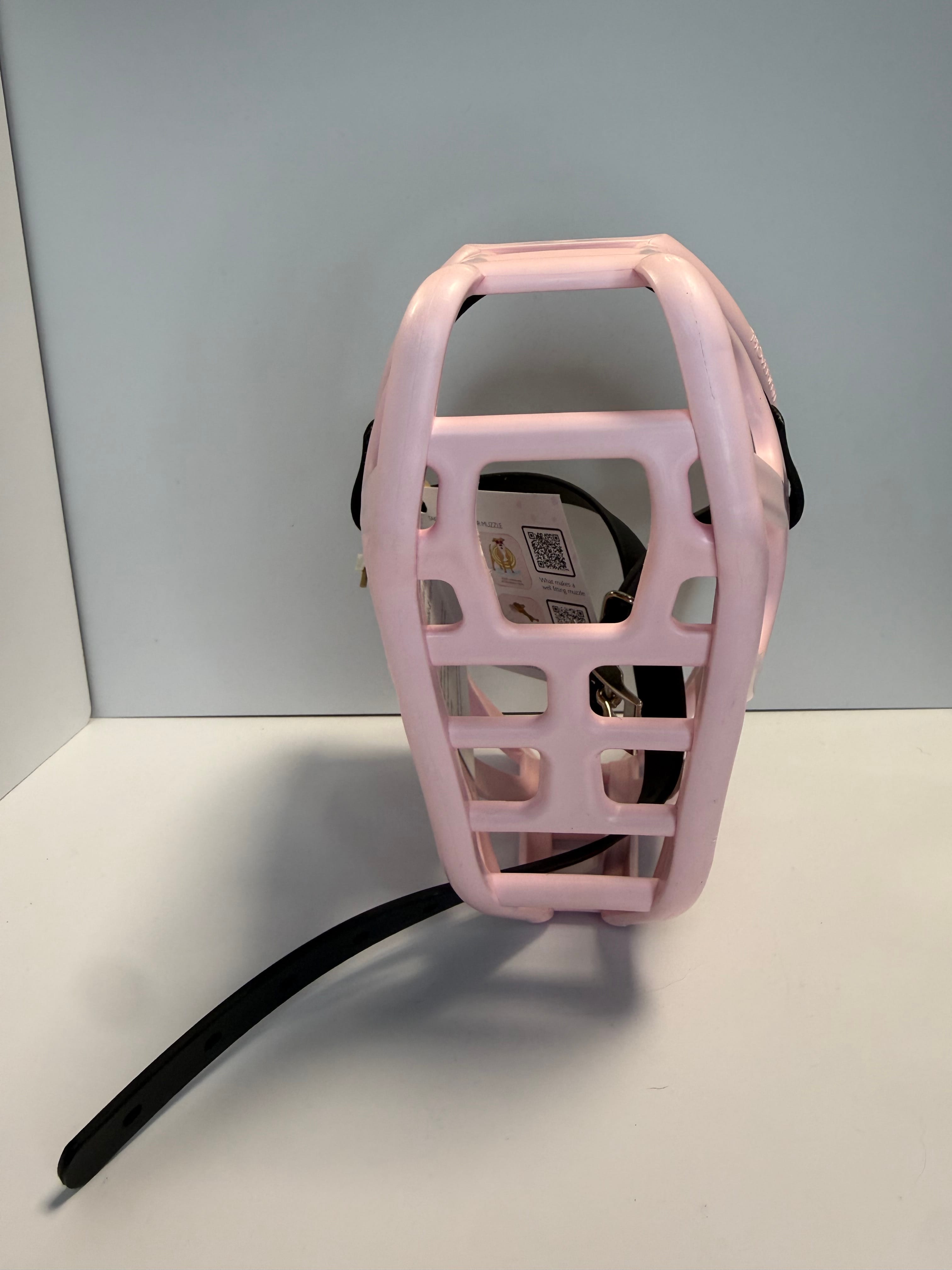 Muzzle Movement Kaganiec Taz Pink z Czarnymi Paskami – Lekki Kaganiec Fizjologiczny dla Psa