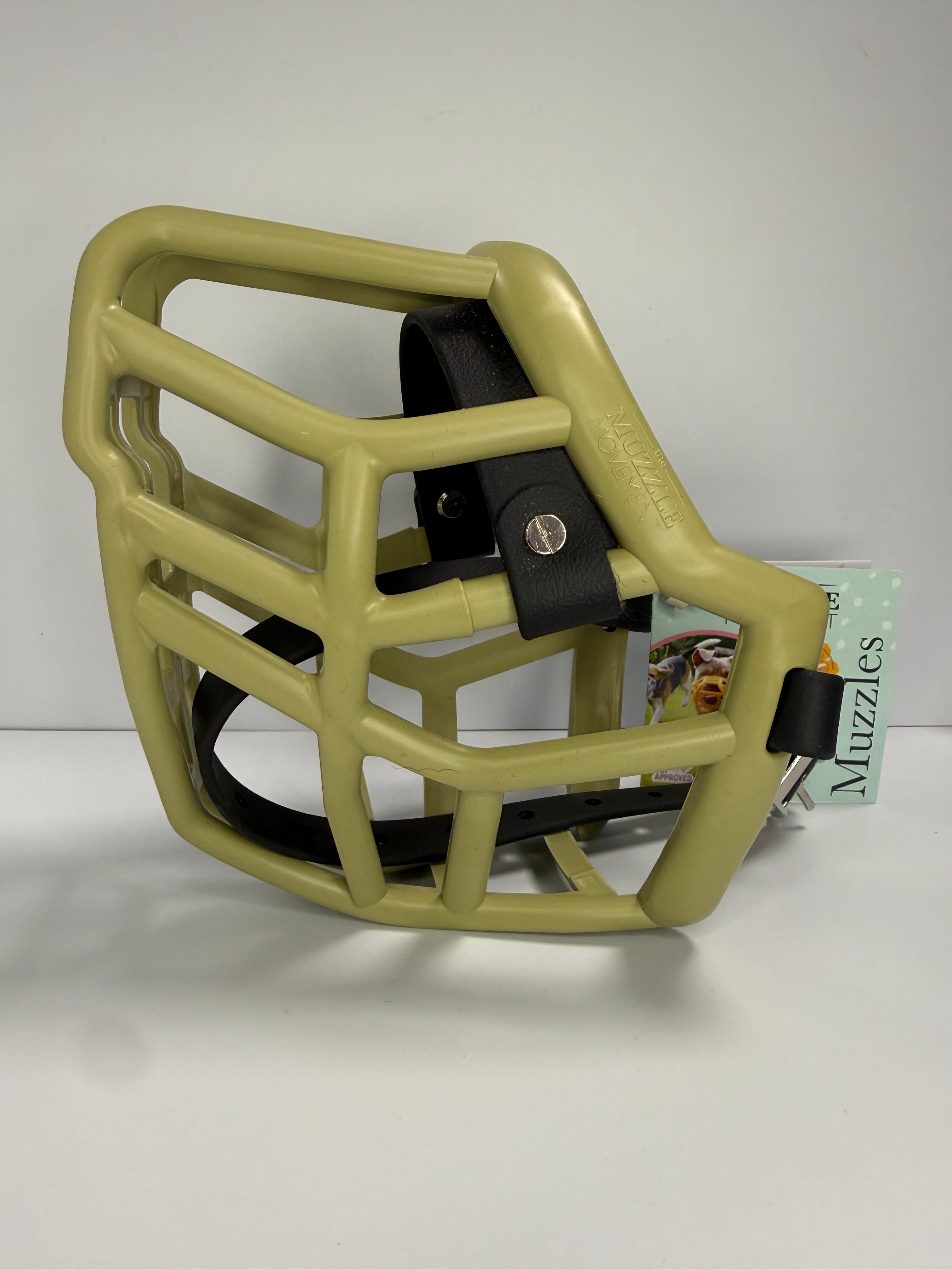 Muzzle Movement Kaganiec Neli Khaki Green z Czarnymi Paskami – Lekki Kaganiec Fizjologiczny dla Psa.