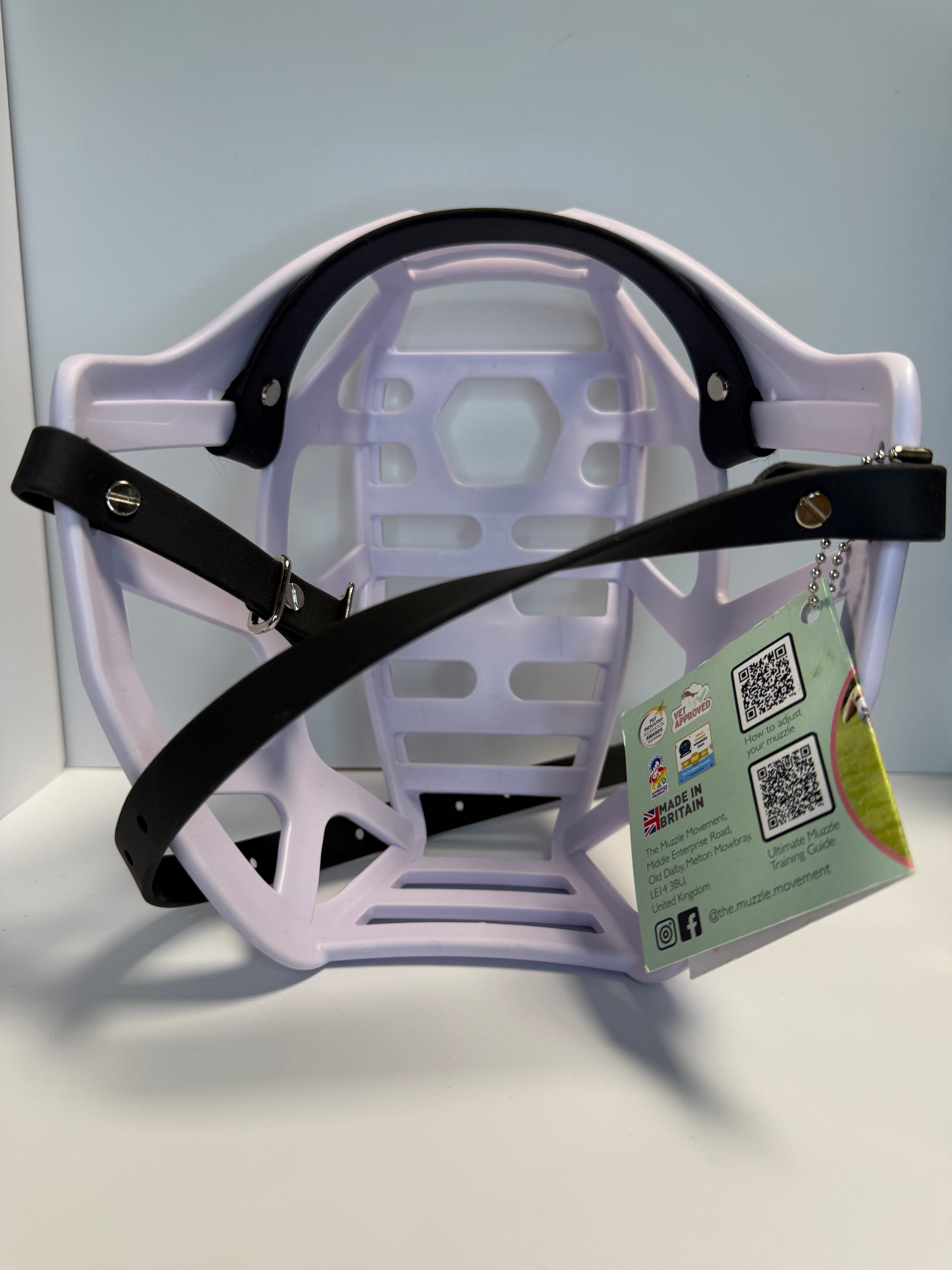Muzzle Movement Kaganiec Mitzy Lilac z Czarnymi Paskami – Lekki Kaganiec Fizjologiczny dla Psa.