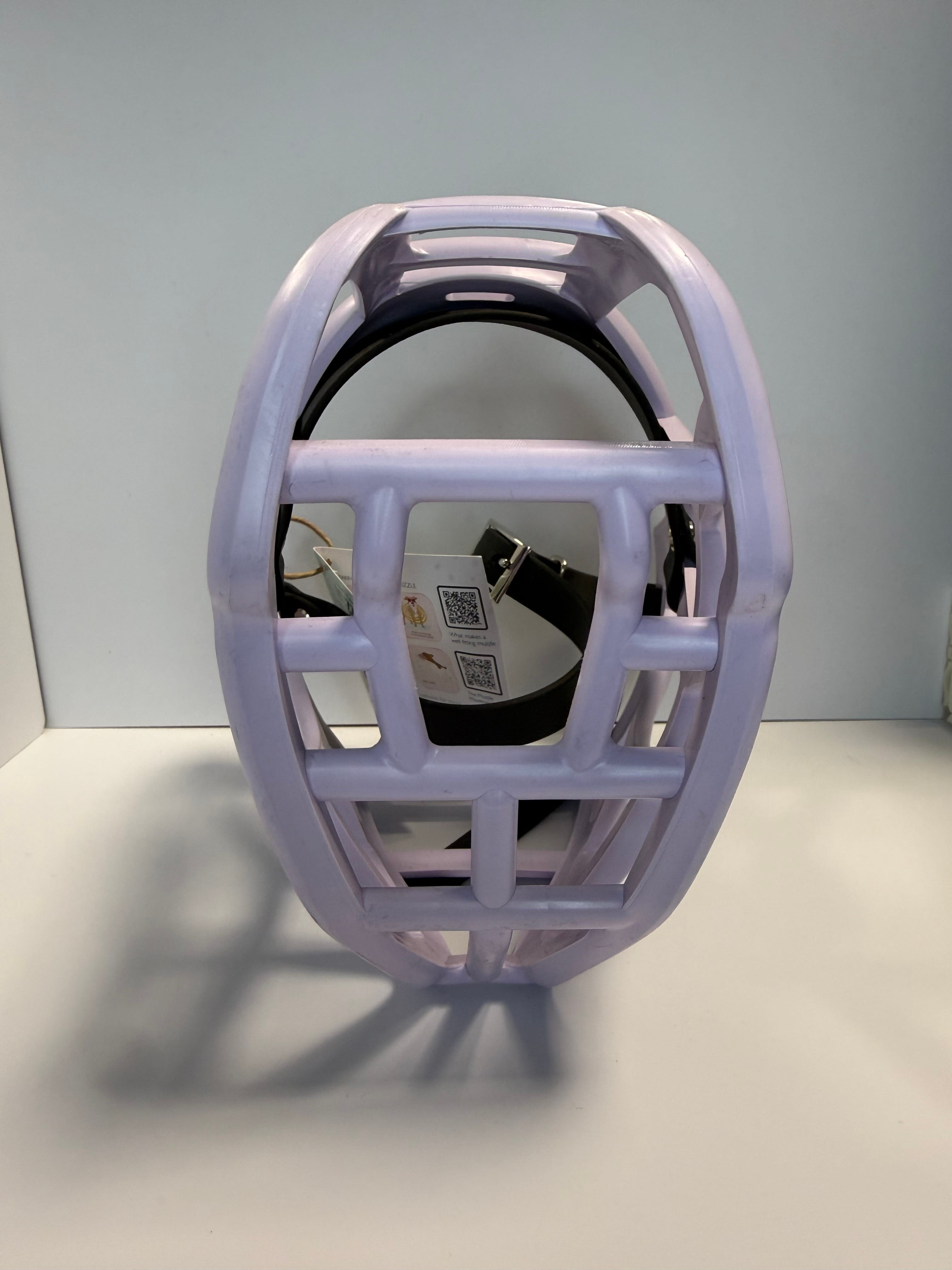 Muzzle Movement Kaganiec Sunny Lilac z Czarnymi Paskami – Lekki Kaganiec Fizjologiczny dla Psa.