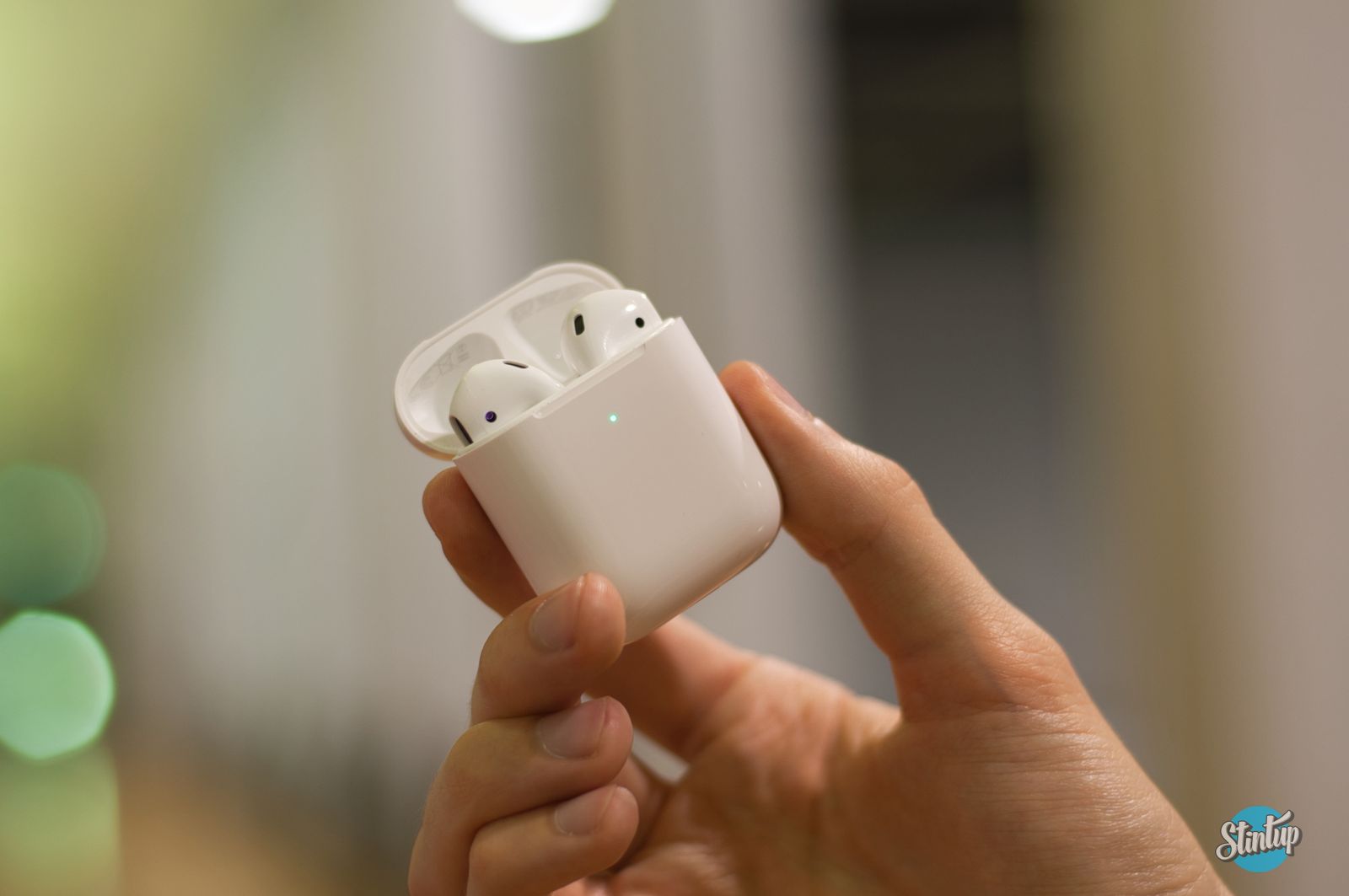 Apple AirPods 2 (2019) wireless