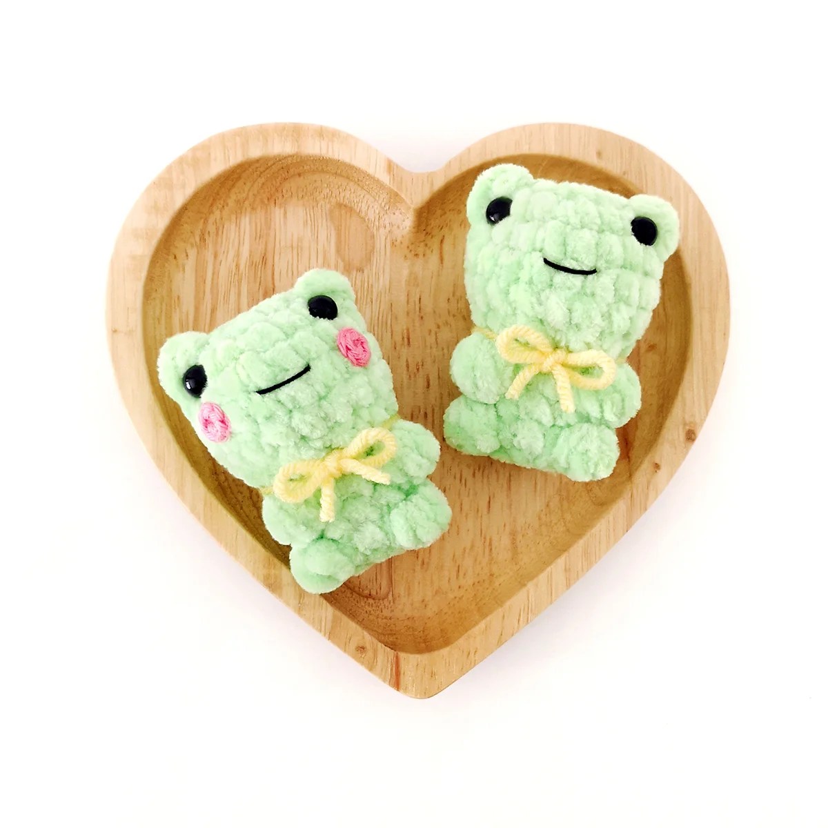 No-sew crochet frog pattern (free!)