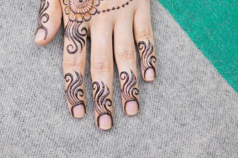 Woman Fingers With Brown Mehndi Tattoo - Free Stock Photo By Mehndi Training Center On Stockvault.net 520_x_780_jpg