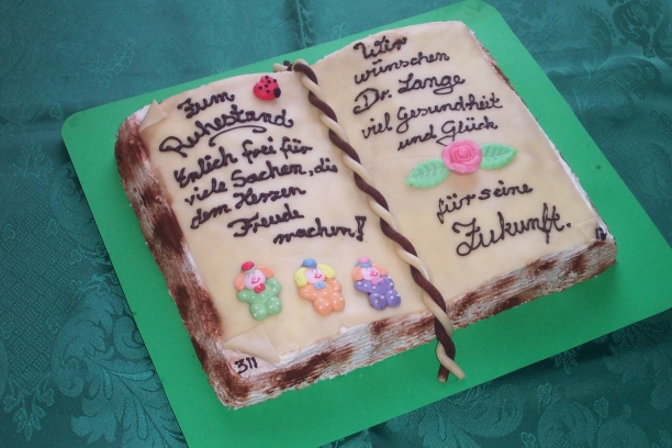 38+ Lovely Kuchen Beschriften - Mehlwurm-Burger und Heuschrecken-Wraps â wie schmecken - Einen runden kuchen gemacht, schokoglasur drauf und dann wollt ich noch .