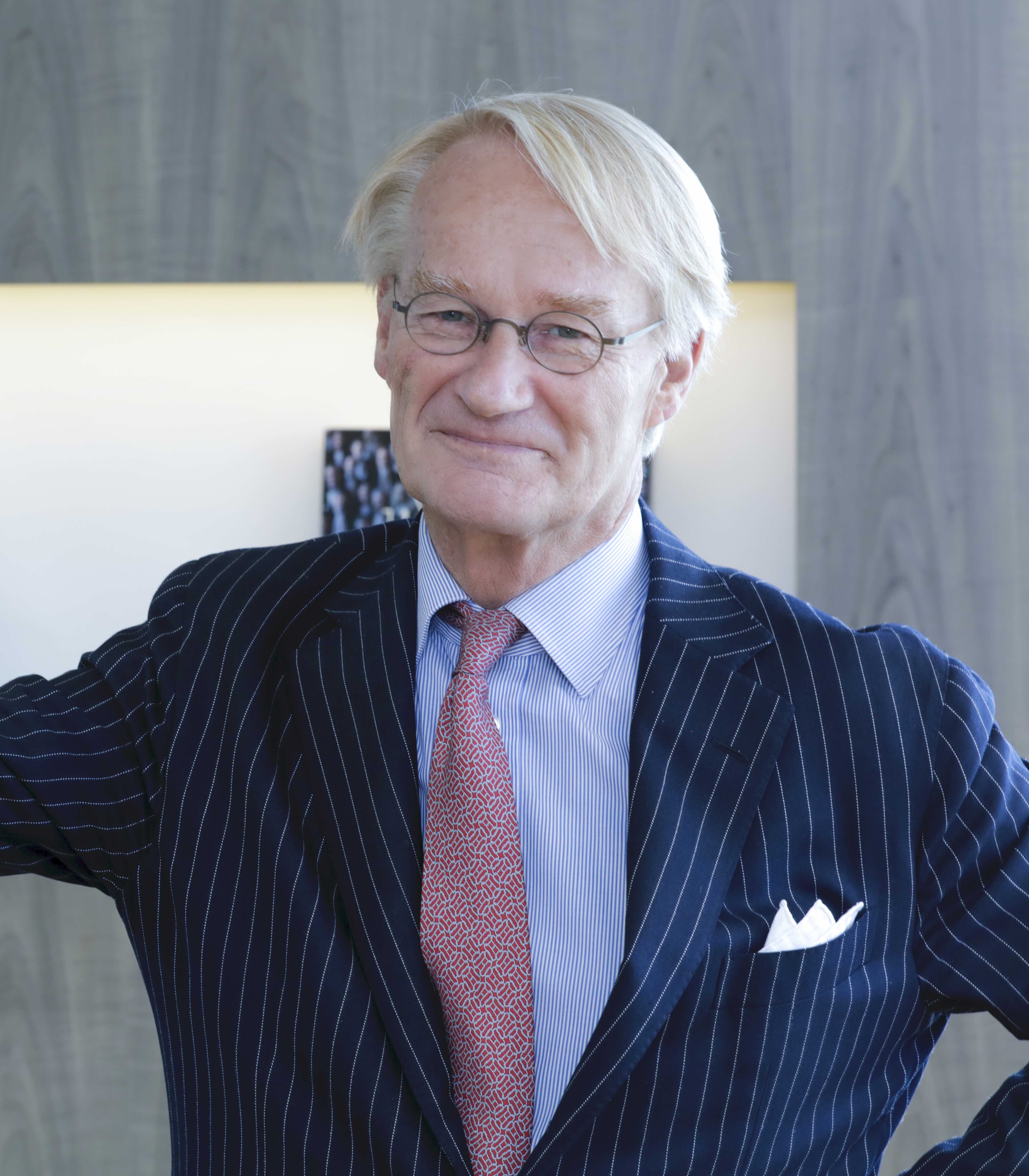 A book publisher, a housewife and the third is the writer virginia woolf. Strelia : Jean-Pierre Fierens