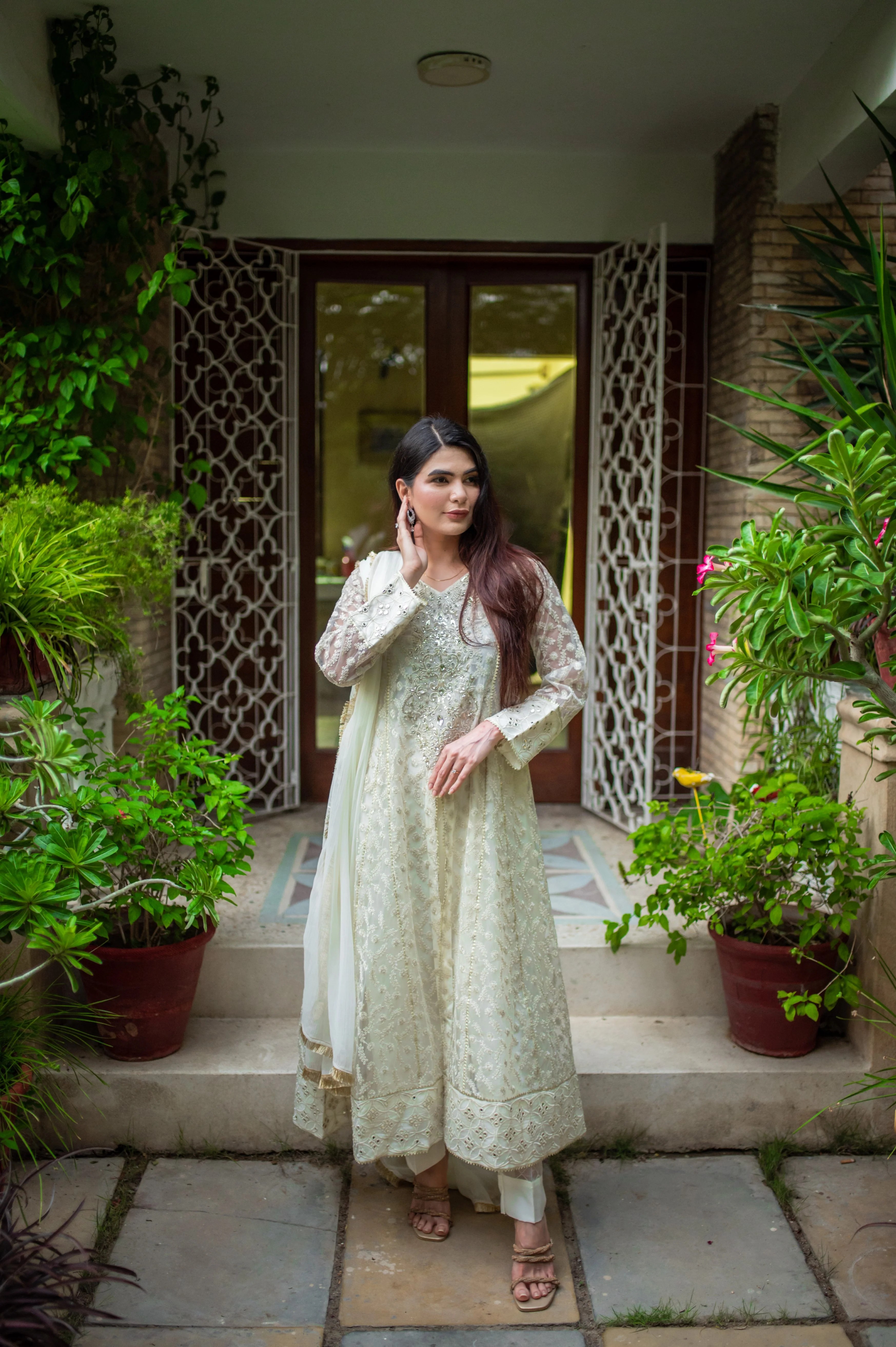 Mona K 132 10122402 String Thread