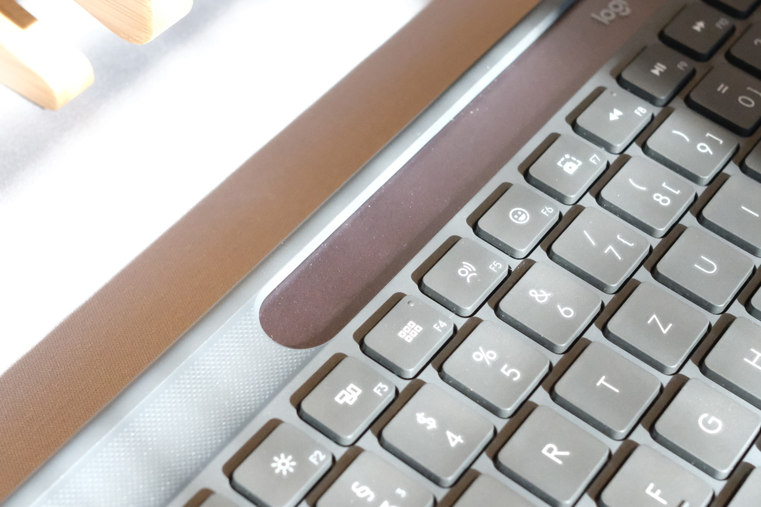 Logitech Signature Slim Solar cell