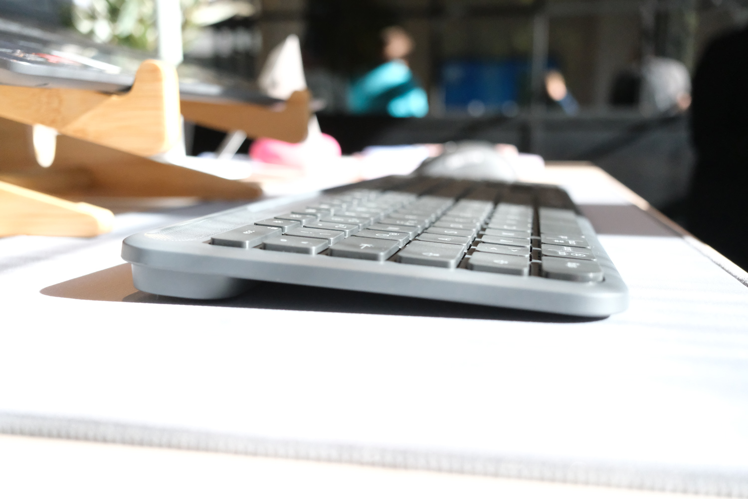 Logitech Signature Slim Solar side profile