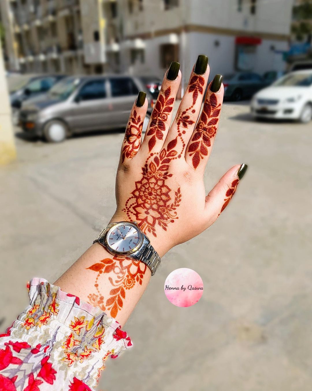 Simple & stylish eid mehndi designs.