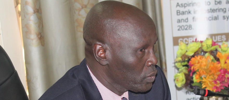 Central Bank Governor Dier Tong speaks to reporters in Juba on 19 July, 2019 [Photo by Radio Tamazuj]