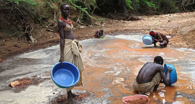 South Sudanese pan for gold in Nanakanak, in the eastern part of the impoverished country. [Photo by Hannah McNeish/AFP/Getty Images]