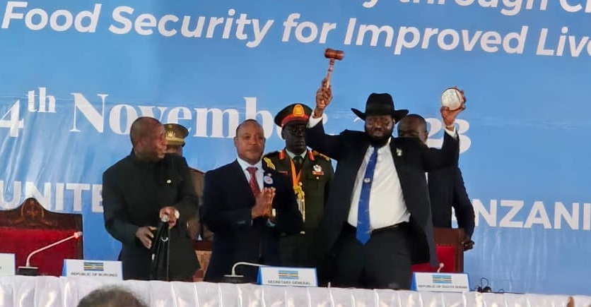 President Salva Kiir Mayardit waves as he is inaugurated as chair of East African Community during the 23rd Ordinary Summit of the EAC heads of state and government in Arusha, Tanzania on Friday, November 24, 2023. [Photo by Sudans Post]