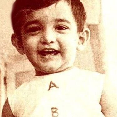 Childhood pictures of your Bollywood celebrities