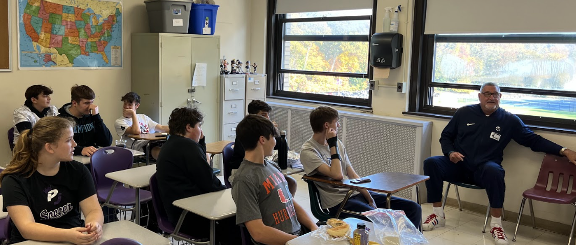 Jeff ruland speaks at port jeff sports history class