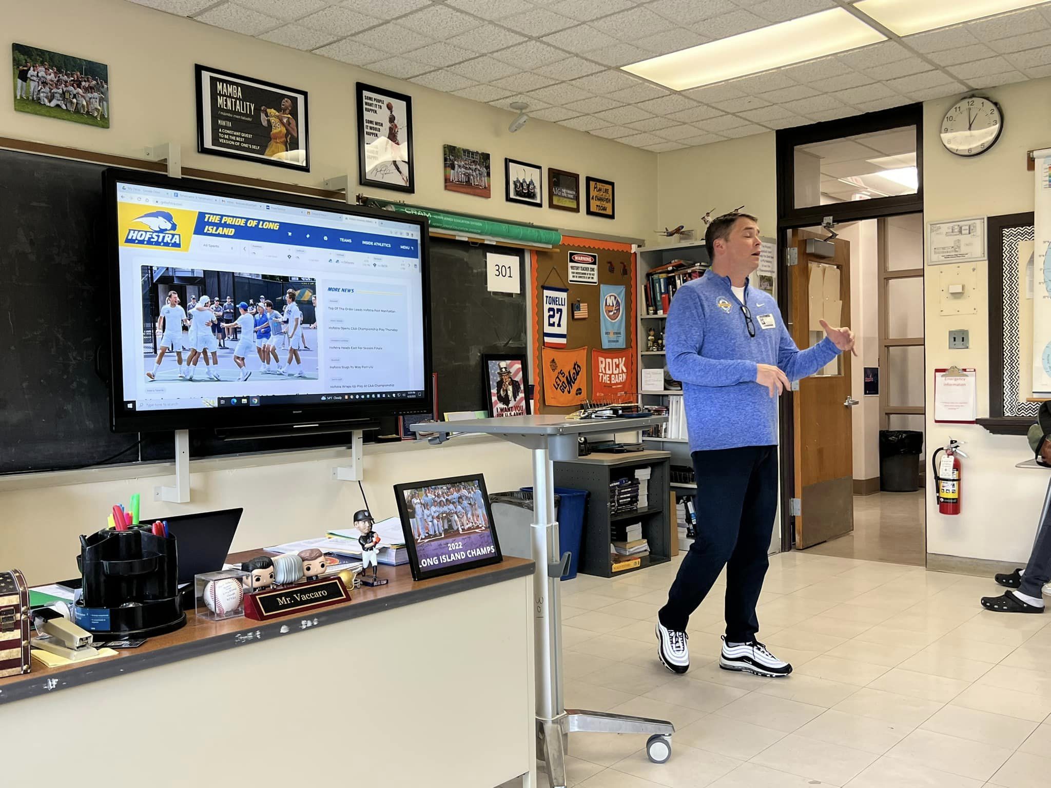 Rick cole jr. speaks at port jeff sports history class