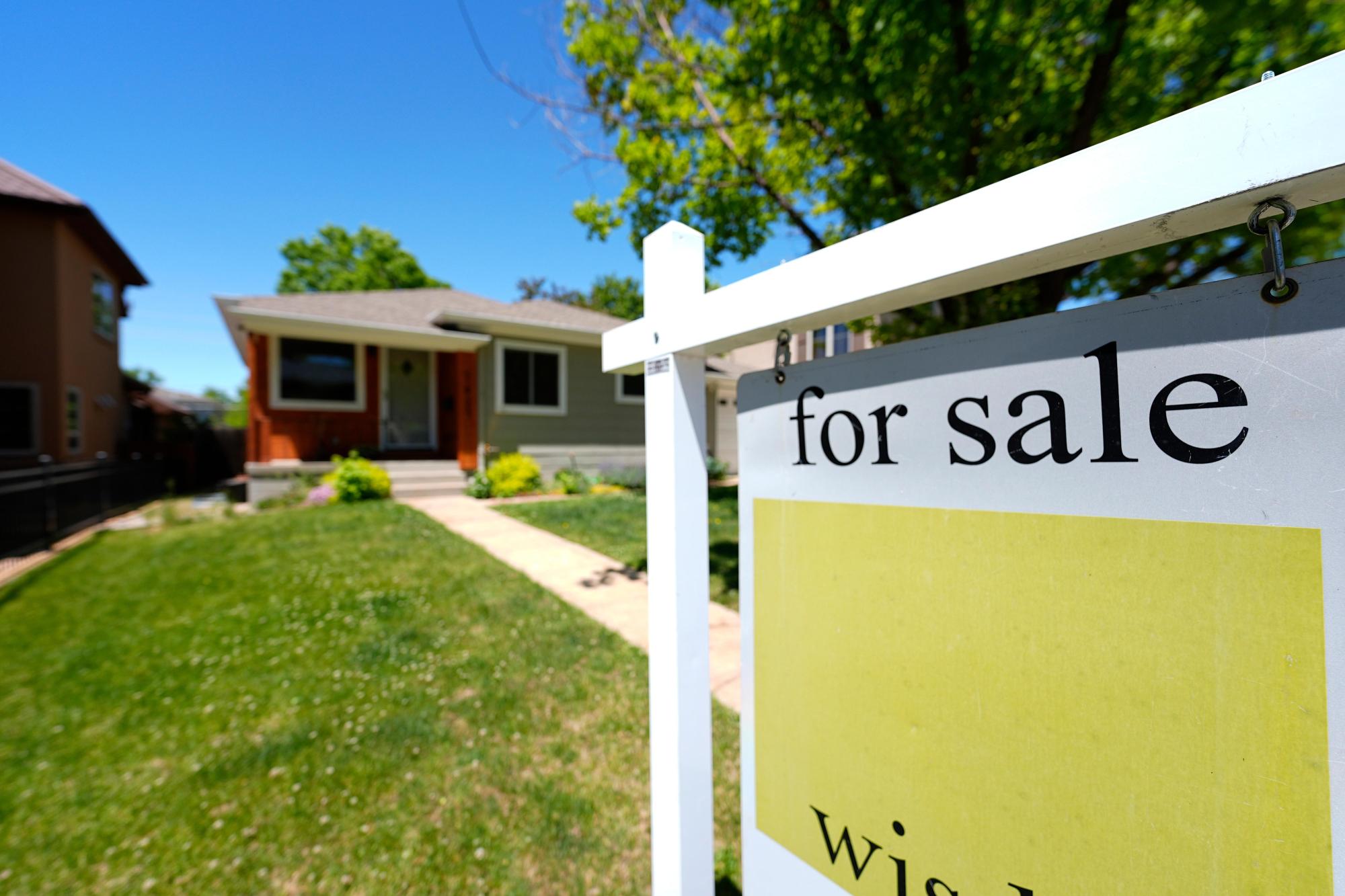 Mortgage Rate Edges Lower