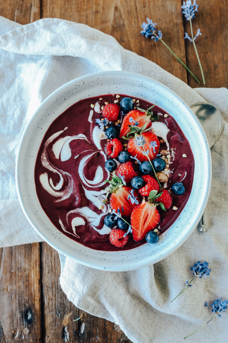 Acai Bowl Natalie Brady Then add sliced banana almonds granola and chia seeds for a dose of potassium healthy fats crunch and fiber in every bite.
