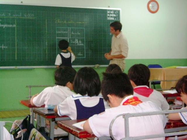 بلمختار يفتح أبواب المدارس المغربية أمام الاستثمارات الأجنبية