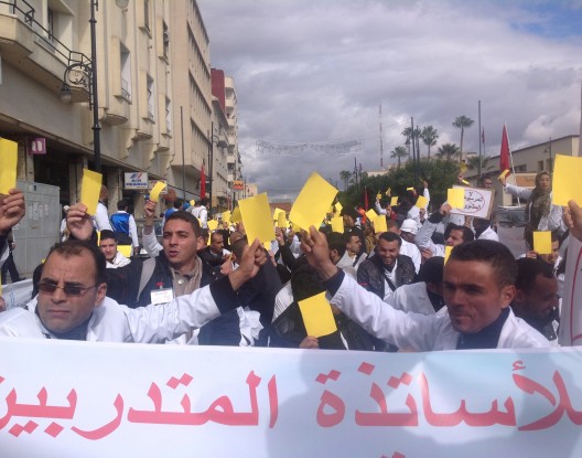 الأساتذة المتدربون يرفعون البطاقة الصفراء