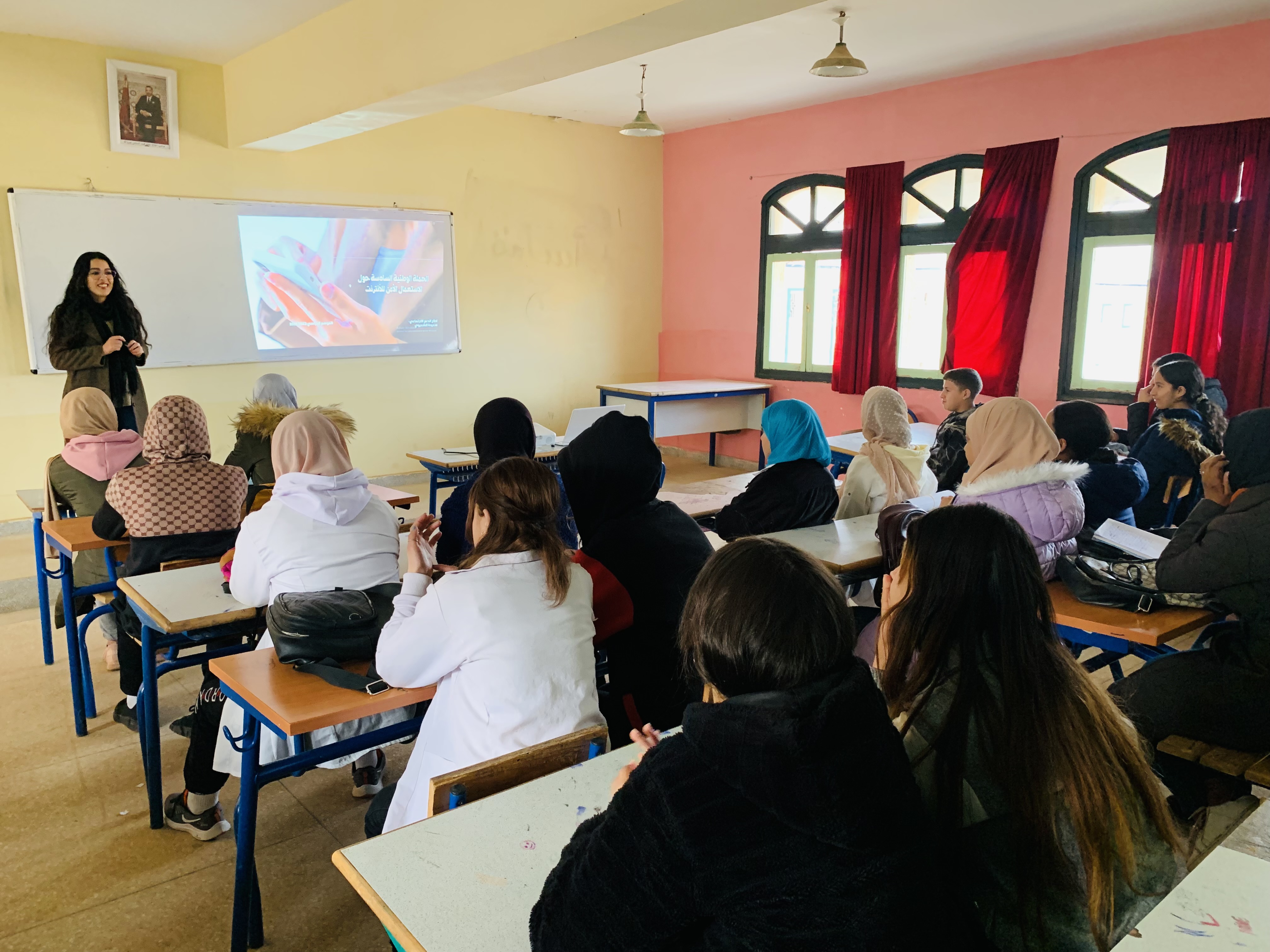 الاستعمال الآمن للإنترنيت.. ورشات مكثفة بثانوية 16 نونبر التأهيلية..مديرية الحاجب..