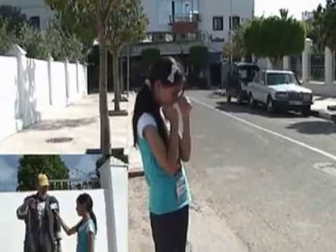 فيديو جد مؤثر لتلميذة تحاور عامل للنظافة