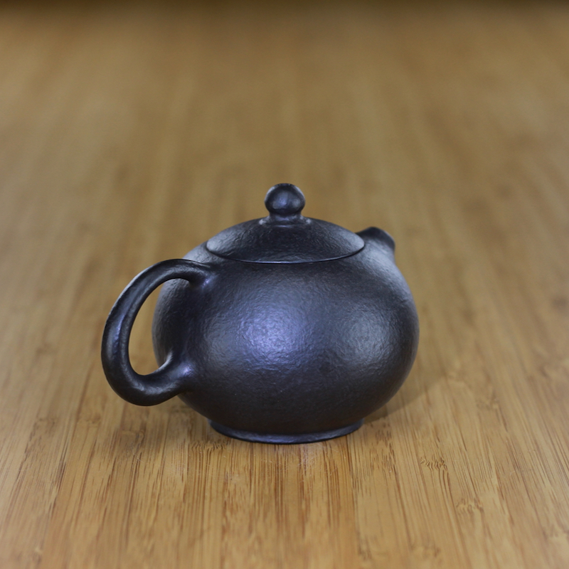 Master Huang's Black Leather Xi Shi Teapot, 160 ml - Taiwan