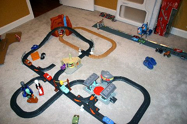 Mattel disney pixar cars: the geotrax mega set