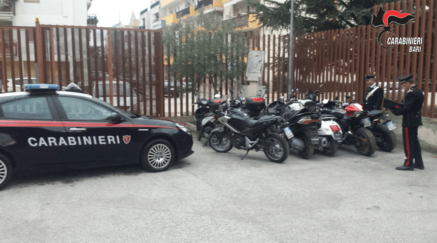 Bari. Scovato dai Carabinieri un garage colmo di moto rubate. Denunciato il proprietario per ricettazione e riciclaggio