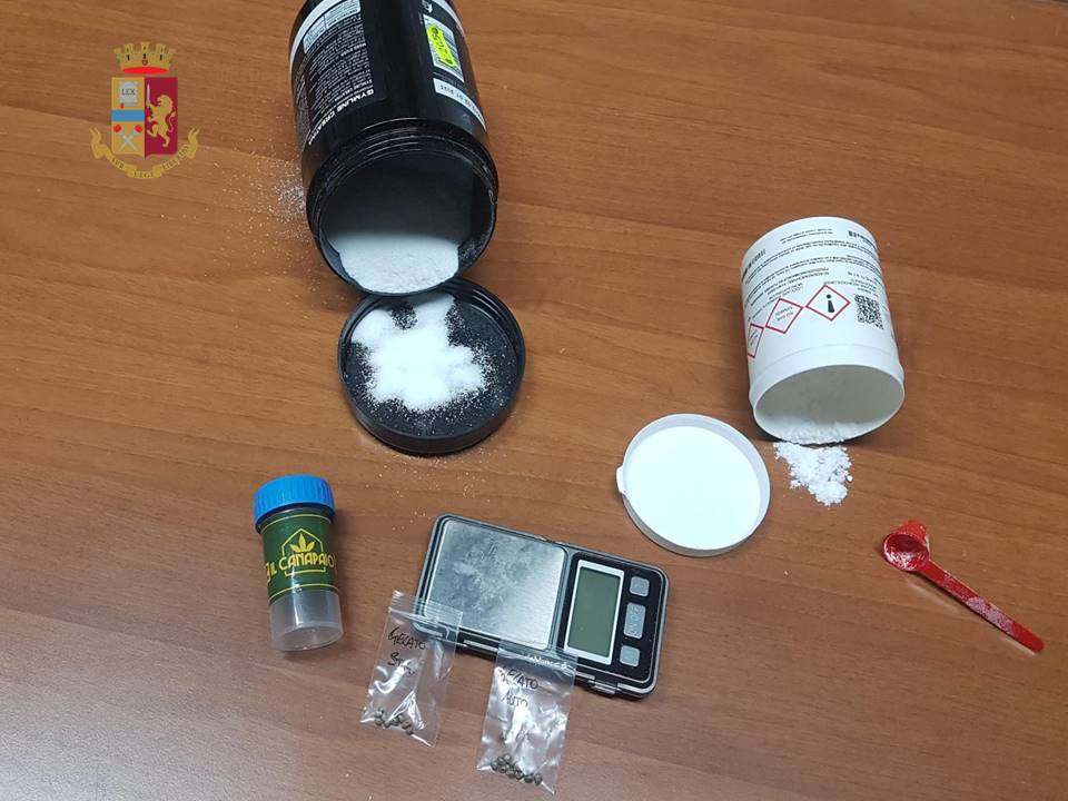 Grottaglie. Cocaina e semi di canapa in un casolare: una denuncia della Polizia di Stato