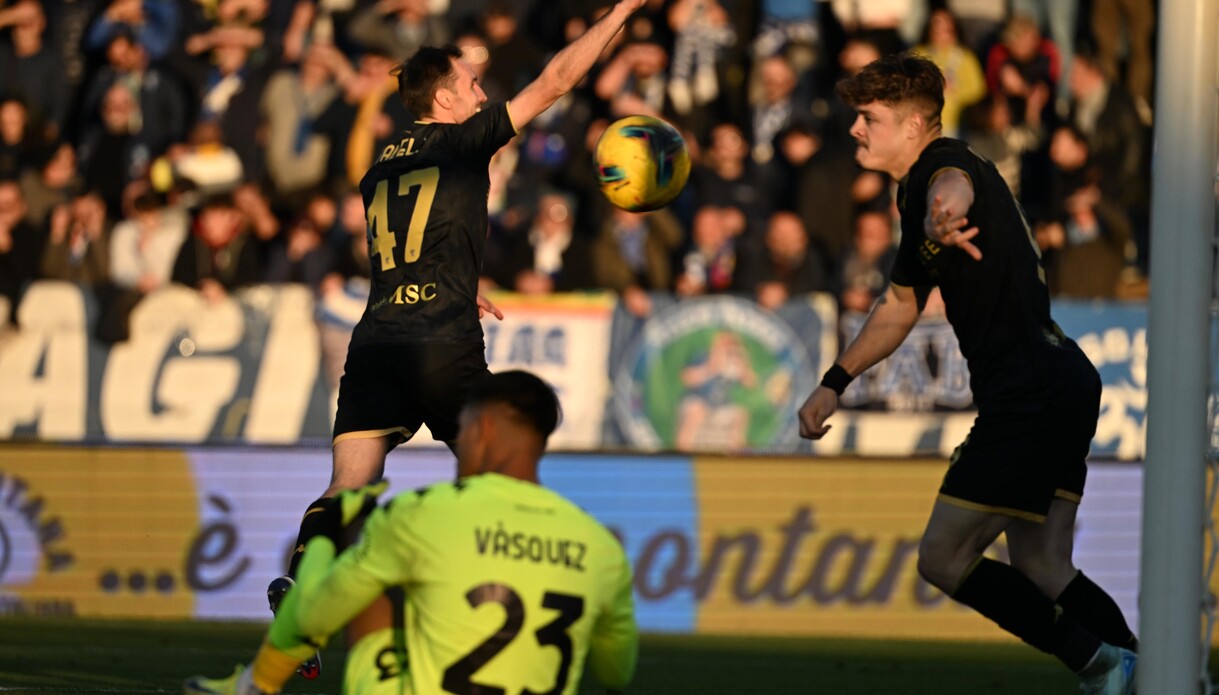 Empoli-Genoa 1-2 pagelle: Esposito croce e delizia, Balotelli out. D’Aversa choc, nuova minaccia e ammonizione
