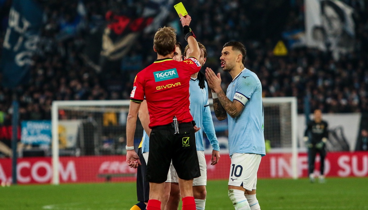 L’Inter dilaga, la Lazio protesta: è bufera sul rigore di Gigot, “vaffa” di Zaccagni a Chiffi