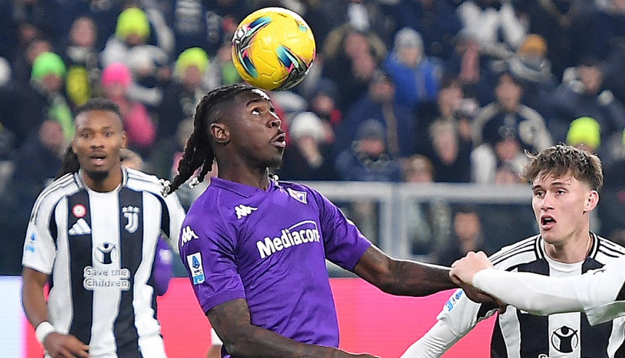 Juventus, l’arbitro avvisò giocatori Fiorentina che erano in fuorigioco: ecco cosa è successo, la polemica