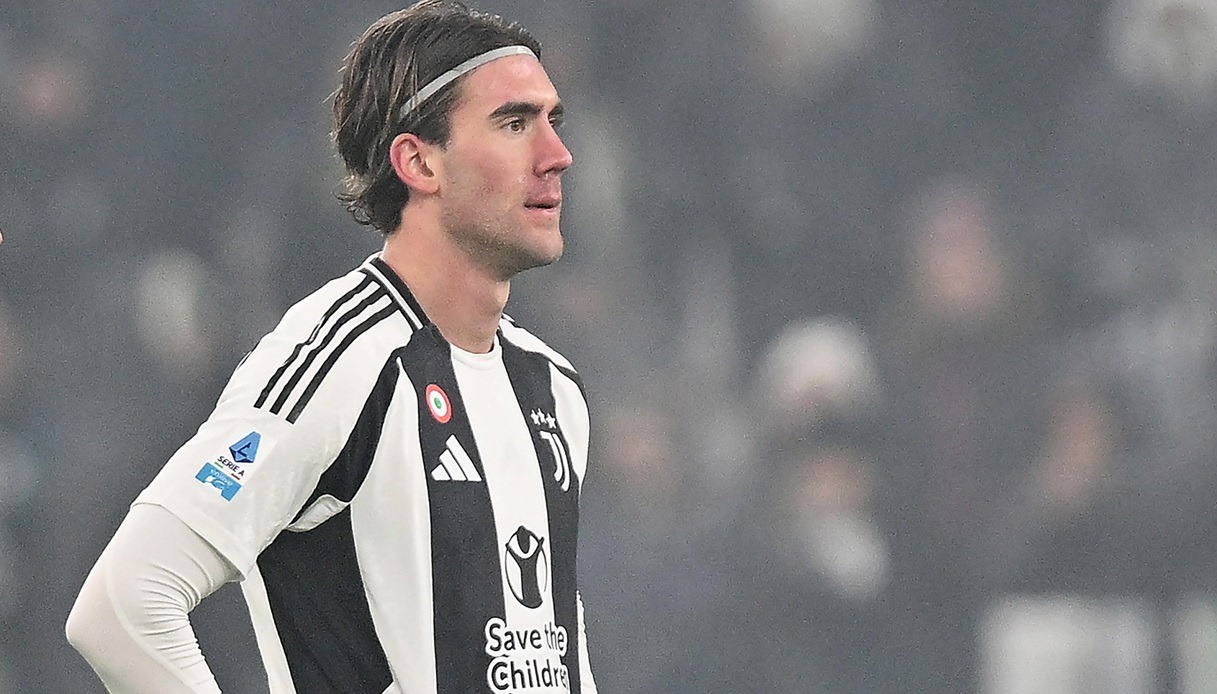 Vlahovic, compleanno amaro: pioggia di insulti dai tifosi della Juve, la verità sul no all’Al Nassr di Ronaldo