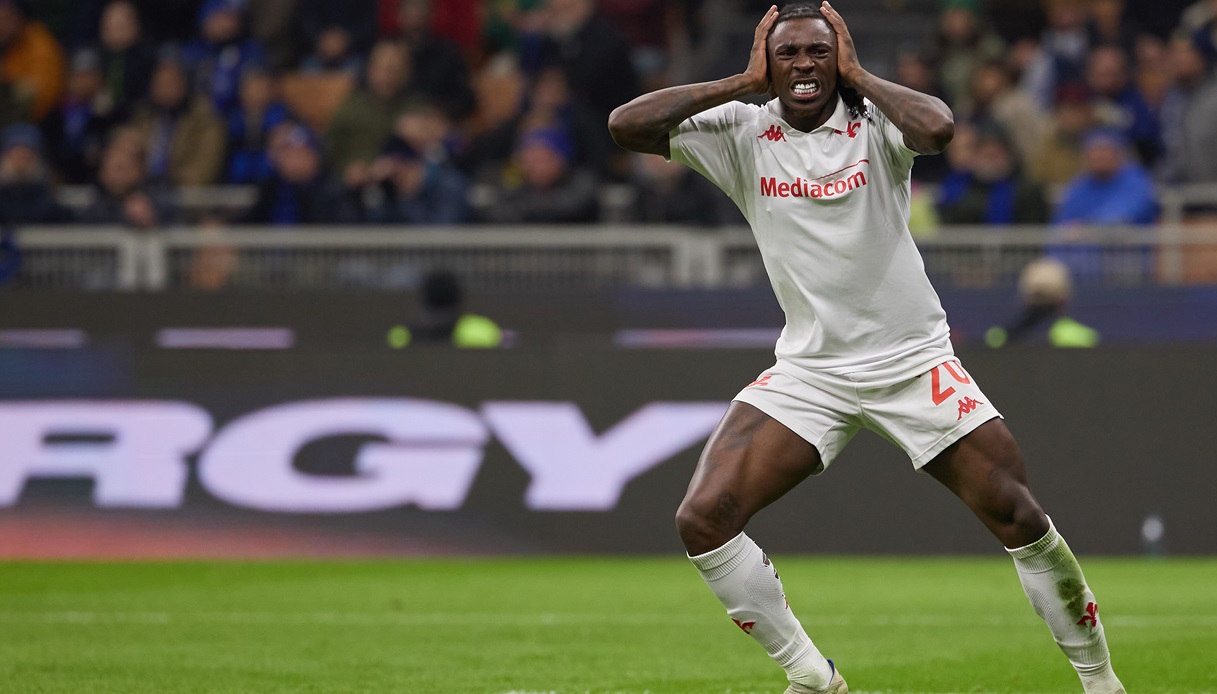 Inter-Fiorentina, razzismo su Kean: l’attaccante mostra gli insulti sui social, mossa ufficiale del club viola