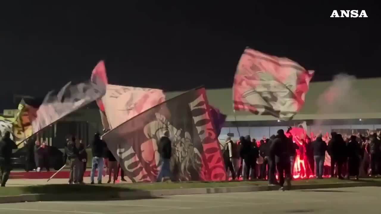 Juventus, la contestazione dei tifosi sotto l’hotel della squadra