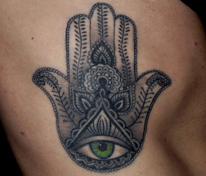 Scarica Gratis immagini Tatuajes De La Mano De Fatima O Hamsa Significado Ejemplos Y Mas ultima saluti