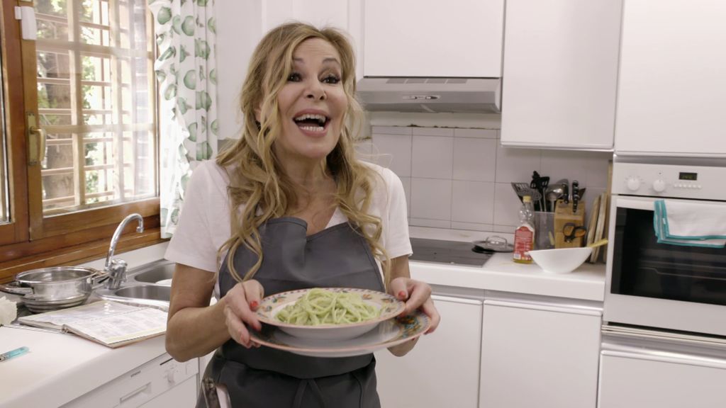 Ana Obregón se pone el delantal para cocinar en MasterChef Celebrity