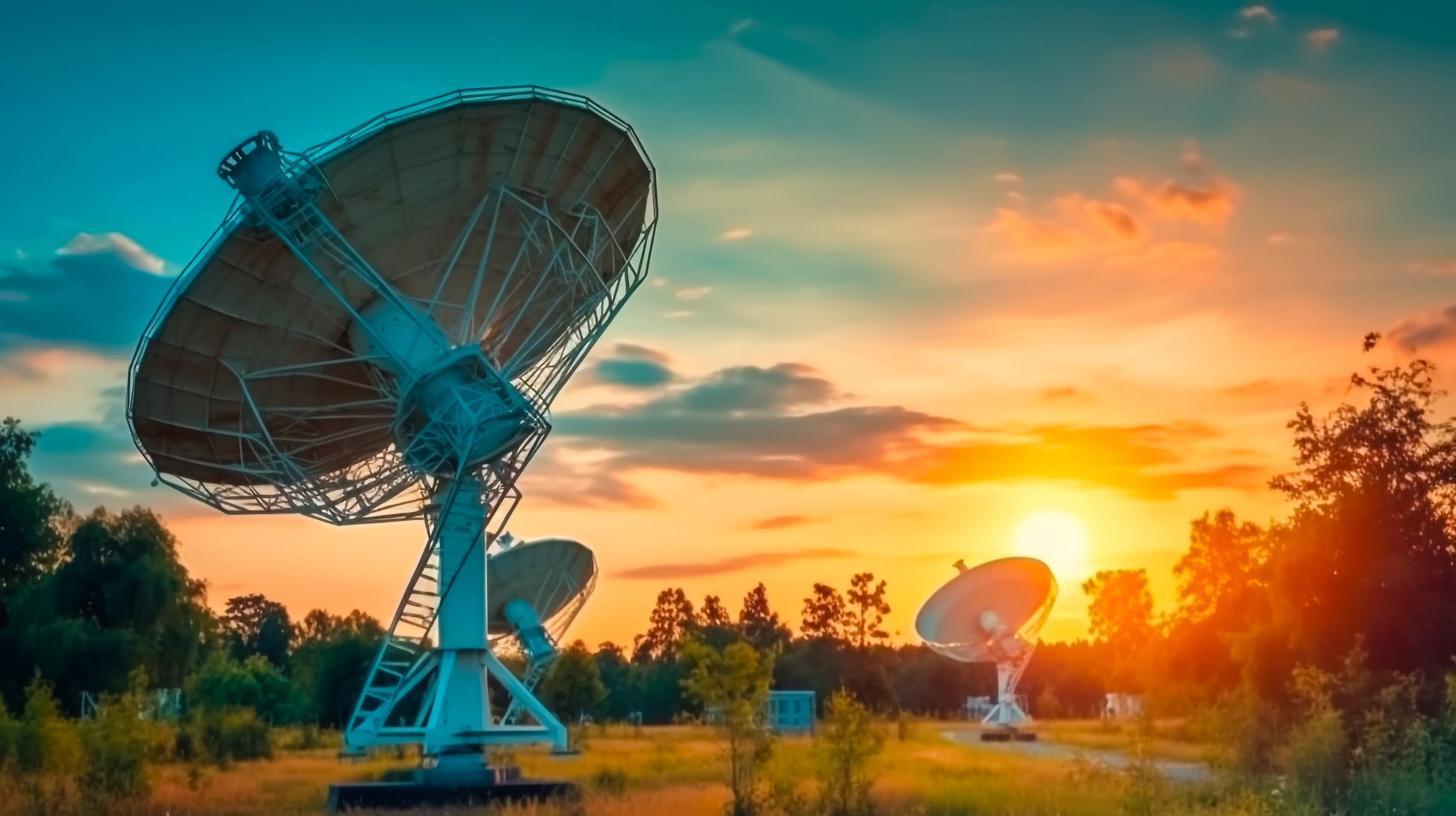 railway-platforms-mobile-antennae-dishes-as-part-array-radio-telescopes-observe-remote