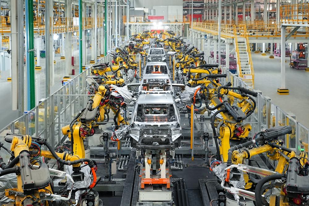 比亞迪電動車開發速度「嚇壞」Toyota,2年造車挑戰傳統車廠精工細作。