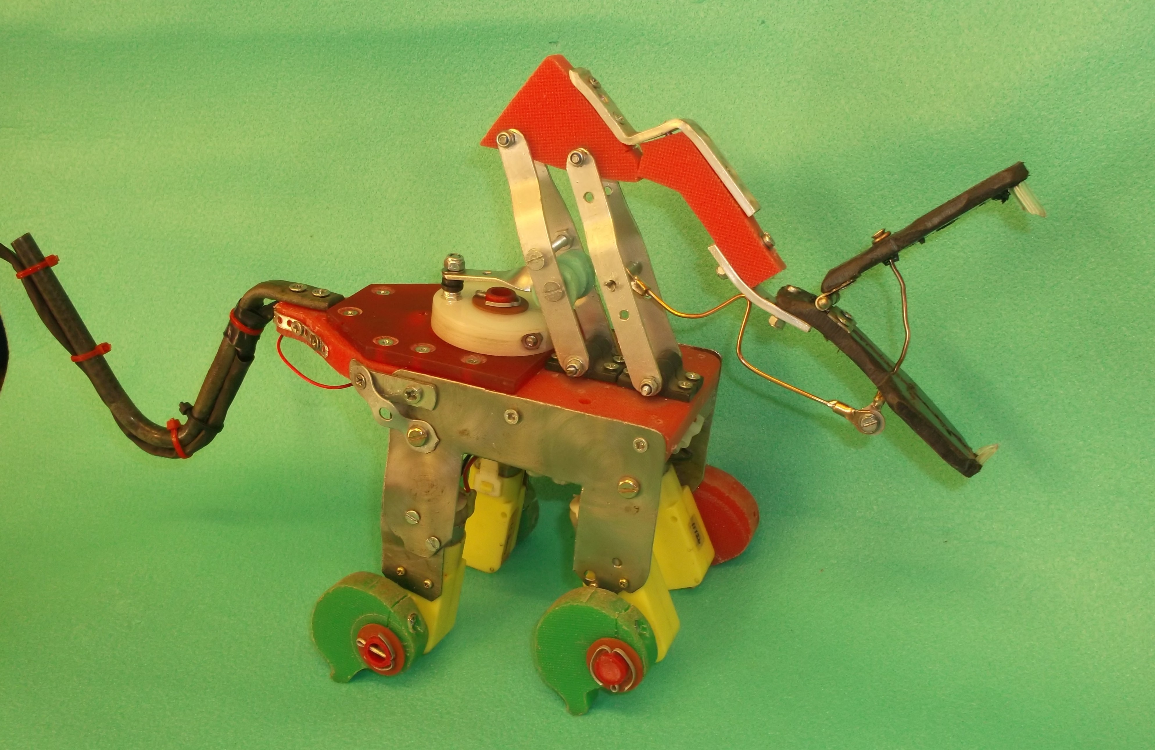 Baby prototype: modifying the neck and linkage – TECHNO-SAURUS